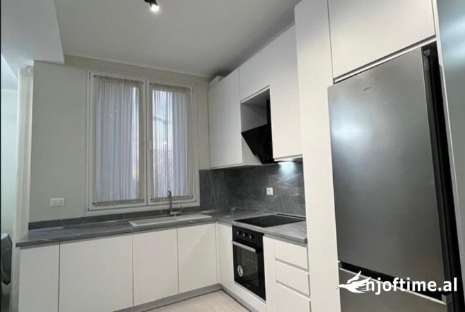 Shtepi me qera Apartament ne Tirane, 2+1, Mobilimi E mobiluar, Pagesa 700  Euro.