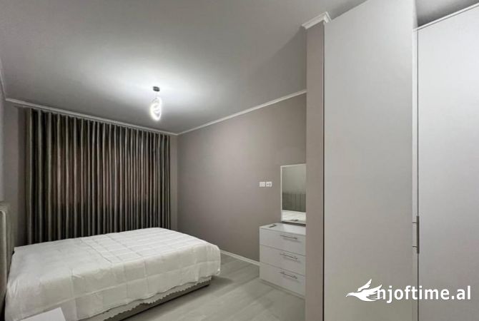 Shtepi me qera Apartament ne Tirane, 2+1, Mobilimi E mobiluar, Pagesa 700  Euro.