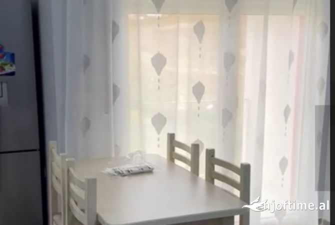 Shtepi ne shitje Apartament ne Tirane, 1+1, Mobilimi E mobiluar, Pagesa 93,000  Euro.