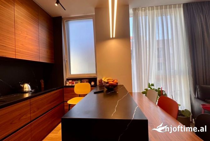 Shtepi ne shitje Apartament ne Tirane, 2+1, Mobilimi E mobiluar, Pagesa 255,000  Euro.