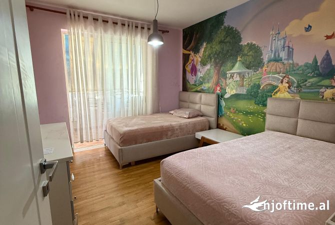 Shtepi ne shitje Apartament ne Tirane, 3+1, Mobilimi E mobiluar, Pagesa 310,000  Euro.