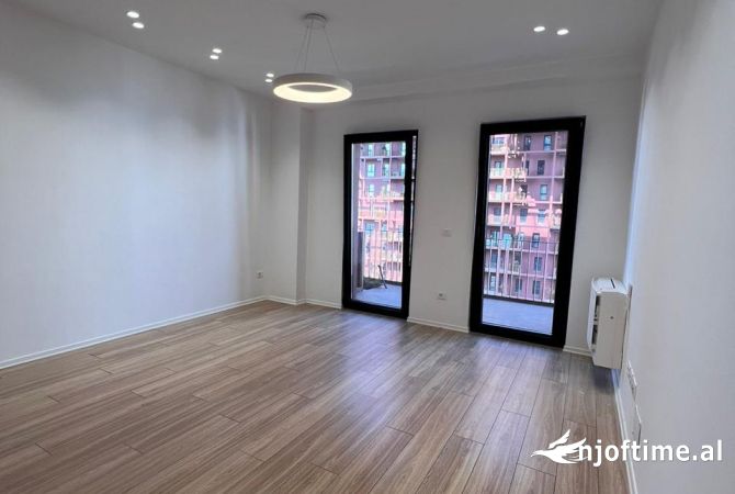 Ambient biznesi me qera 3+1 ne Tirane - 1,400 Euro