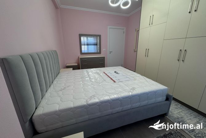 Shtepi me qera Apartament ne Tirane, 2+1, Mobilimi E mobiluar, Pagesa 750  Euro.
