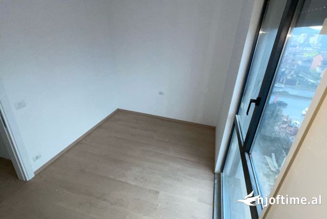 Shtepi ne shitje Apartament ne Tirane, 2+1, Mobilimi Bosh, pa mobiluar, Pagesa 152,750  Euro.