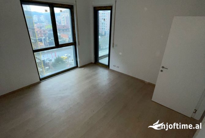 Shtepi ne shitje Apartament ne Tirane, 2+1, Mobilimi Bosh, pa mobiluar, Pagesa 152,750  Euro.