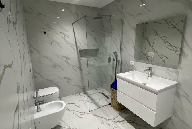 Shtepi ne shitje Apartament ne Tirane, 2+1, Mobilimi E mobiluar, Pagesa 199,999  Euro.