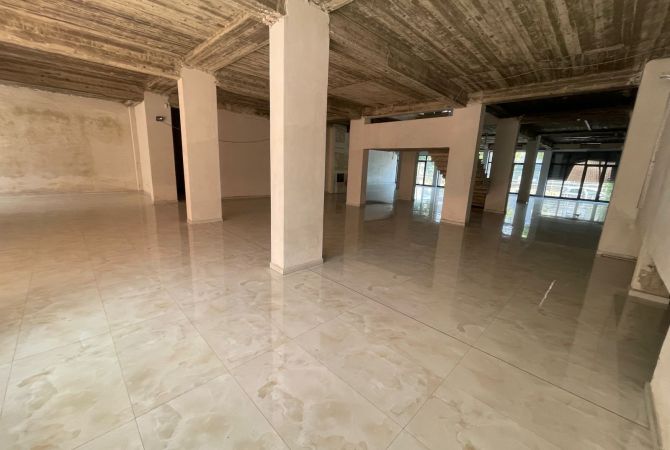 Jepet me Qira Ambient 1000 m2 – Ekskluzivisht prane Mbikalimit te Komunes se Parisit  