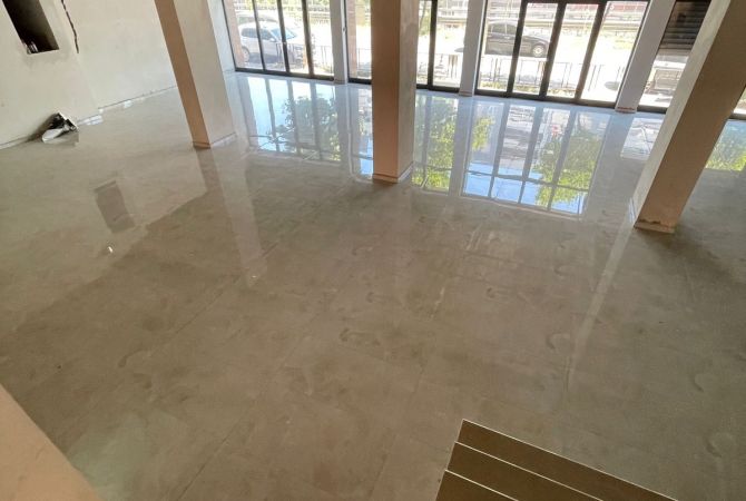 Jepet me Qira Ambient 1000 m2 – Ekskluzivisht prane Mbikalimit te Komunes se Parisit  