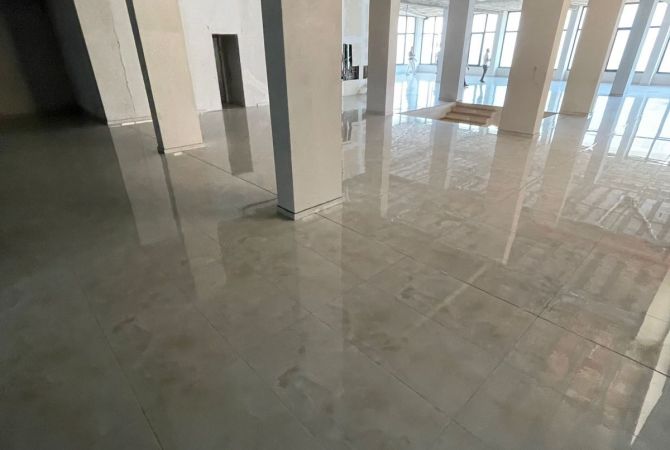 Jepet me Qira Ambient 1000 m2 – Ekskluzivisht prane Mbikalimit te Komunes se Parisit  