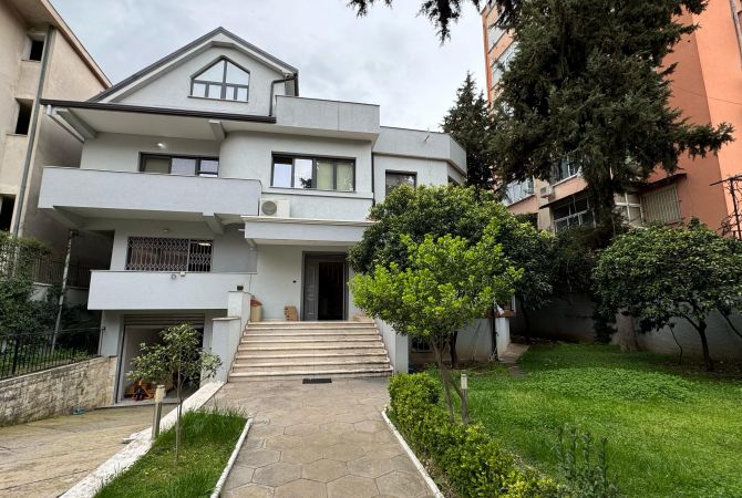 Shtepi me qera 3+1 ne Tirane - 2,600 Euro