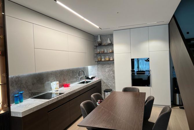 Shtepi ne shitje Apartament ne Tirane, 3+1, Mobilimi E mobiluar, Pagesa 850,000  Euro.