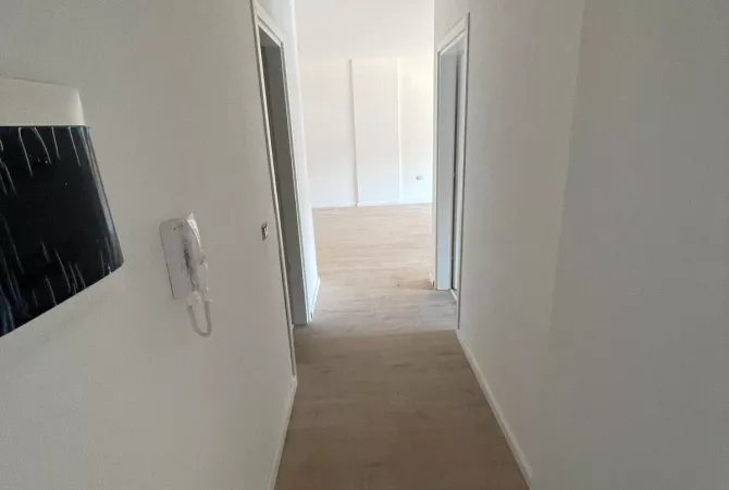 Shtepi me qera Apartament ne Tirane, 2+1, Mobilimi Bosh, pa mobiluar, Pagesa 600  Euro.