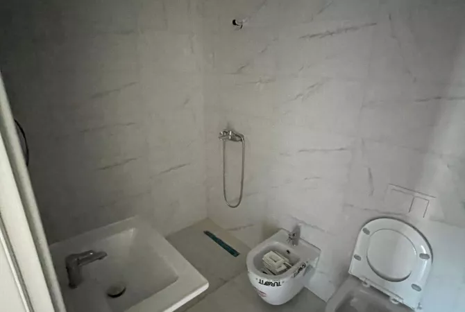 Shtepi me qera Apartament ne Tirane, 2+1, Mobilimi Bosh, pa mobiluar, Pagesa 600  Euro.