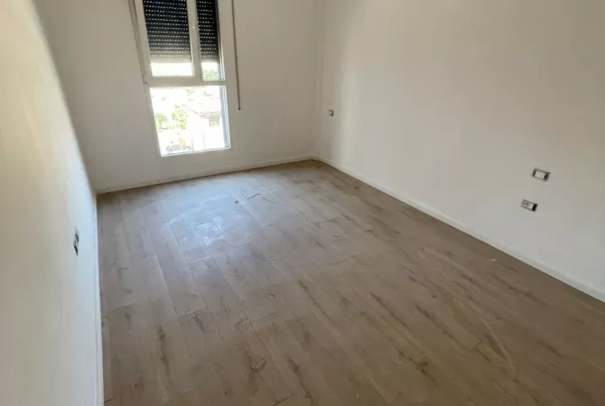 Shtepi me qera Apartament ne Tirane, 2+1, Mobilimi Bosh, pa mobiluar, Pagesa 600  Euro.