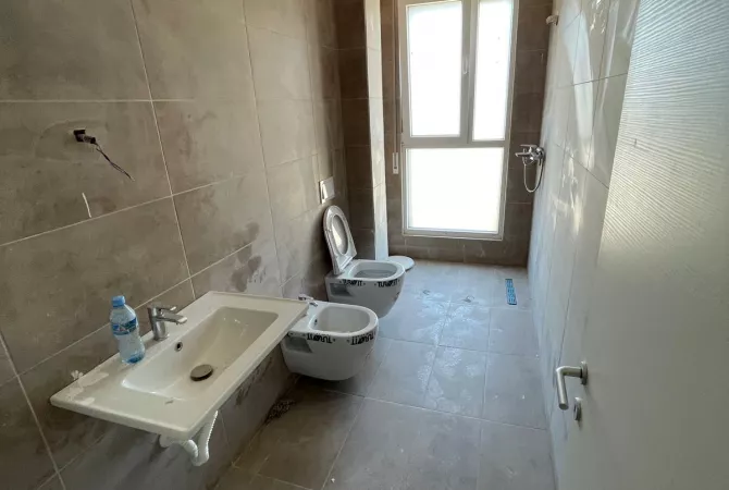 Shtepi me qera Apartament ne Tirane, 2+1, Mobilimi Bosh, pa mobiluar, Pagesa 600  Euro.