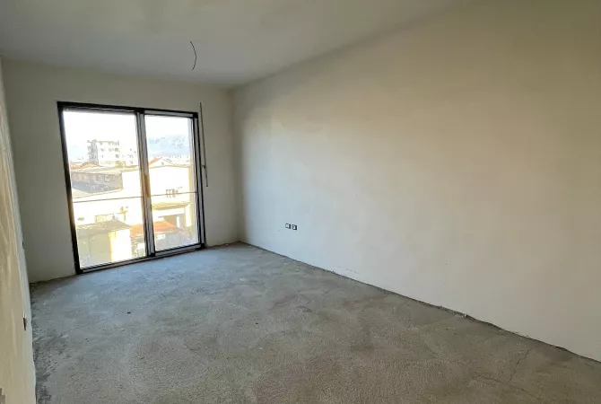 Shtepi ne shitje Apartament ne Tirane, 2+1, Mobilimi Bosh, pa mobiluar, Pagesa 194,650  Euro.