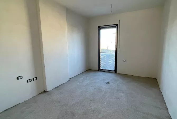 Shtepi ne shitje Apartament ne Tirane, 2+1, Mobilimi Bosh, pa mobiluar, Pagesa 194,650  Euro.