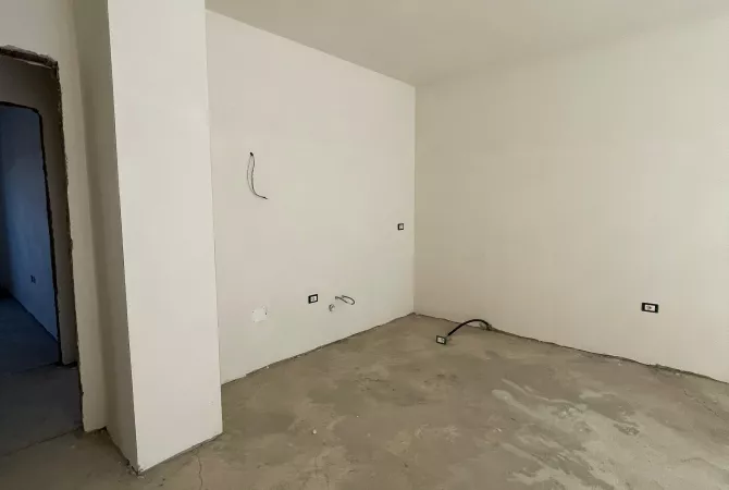 Shtepi ne shitje Apartament ne Tirane, 2+1, Mobilimi Bosh, pa mobiluar, Pagesa 194,650  Euro.