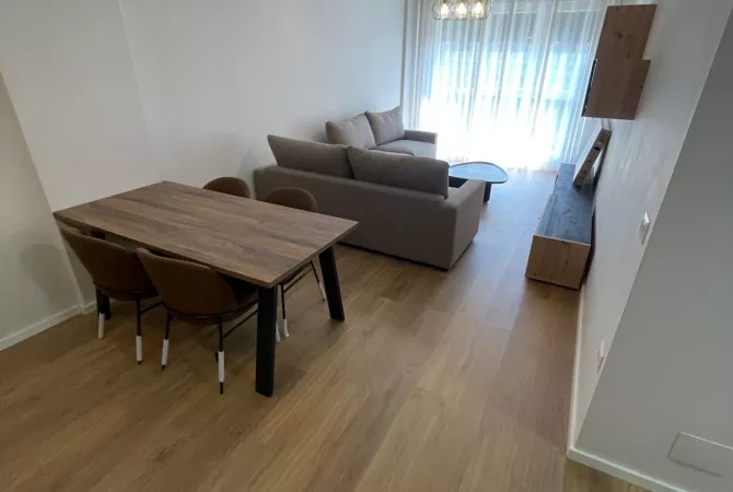 Shtepi me qera Apartament ne Tirane, 2+1, Mobilimi E mobiluar, Pagesa 650  Euro.