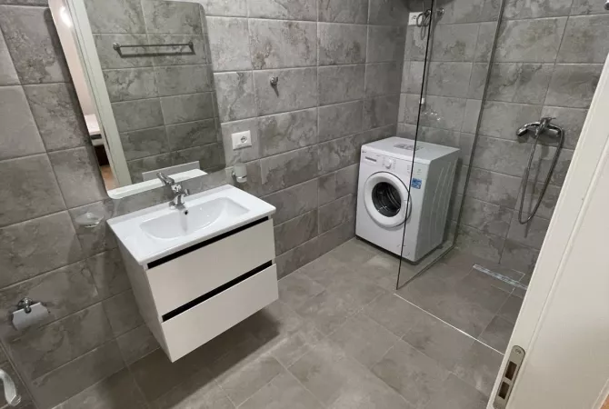 Shtepi me qera Apartament ne Tirane, 2+1, Mobilimi E mobiluar, Pagesa 650  Euro.