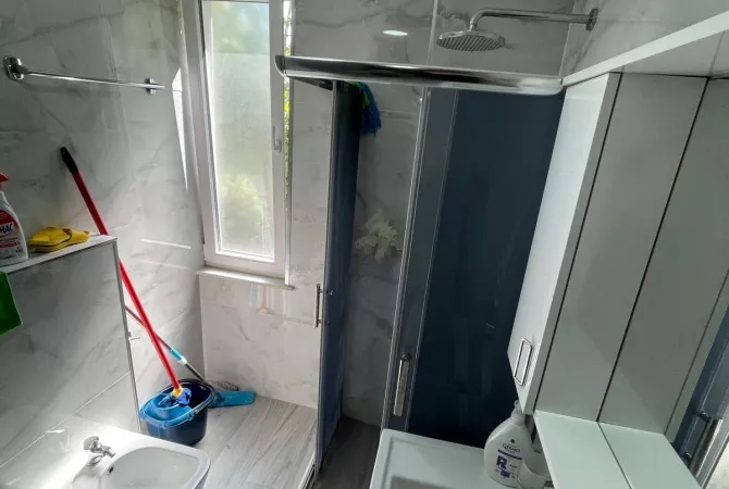 Shtepi me qera Apartament ne Tirane, 2+1, Mobilimi E mobiluar, Pagesa 650  Euro.