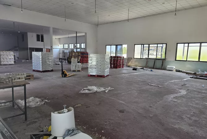 Ambiente Commerciale in Affitto 4+1 a Tirana - 2,999 Euro