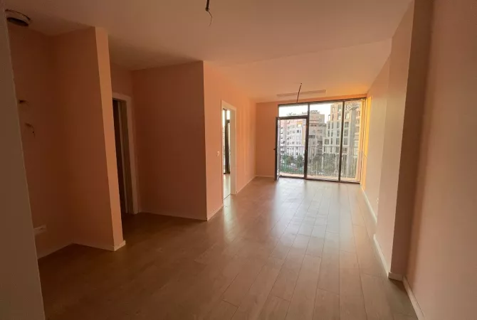Ambiente Commerciale in Affitto 3+1 a Tirana - 850 Euro