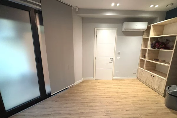 🏢 Zyre me Qira – Qender, prane Bulevardit “Zogu i Pare”