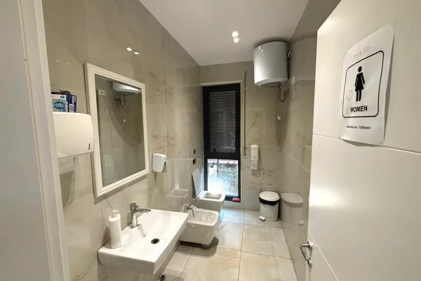 🏢 Zyre me Qira – Qender, prane Bulevardit “Zogu i Pare”