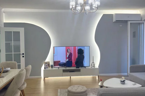 Shtepi ne shitje Apartament ne Tirane, 2+1, Mobilimi E mobiluar, Pagesa 147,000  Euro.