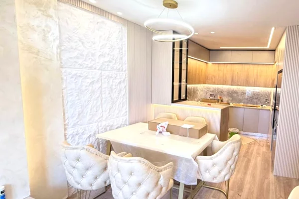 Shtepi ne shitje Apartament ne Tirane, 2+1, Mobilimi E mobiluar, Pagesa 253,000  Euro.