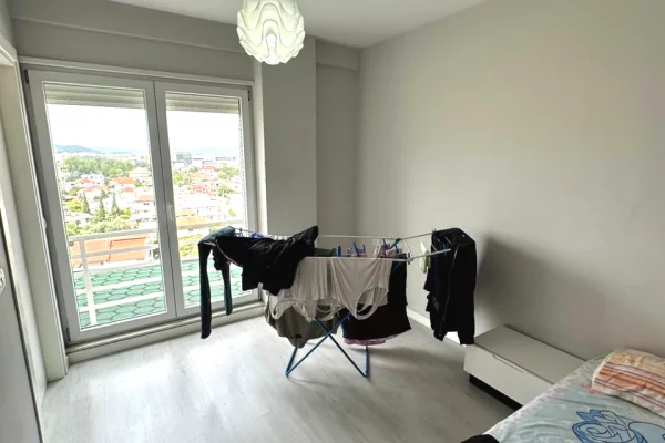 Shtepi ne shitje Apartament ne Tirane, 2+1, Mobilimi E mobiluar, Pagesa 150,000  Euro.