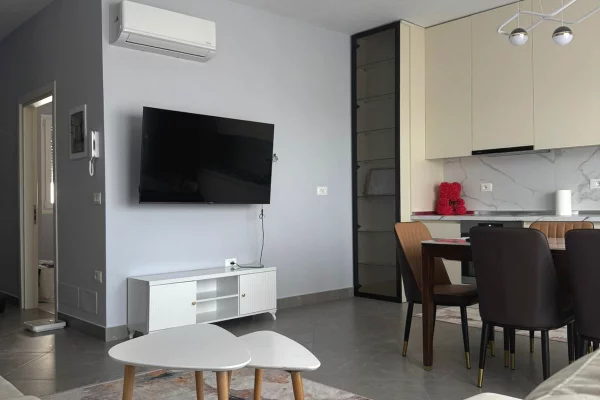 Shtepi me qera 2+1 ne Tirane - 700 Euro