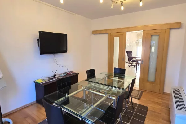 Business Property for Rent 3+1 in Tirana - 1,100 Euro