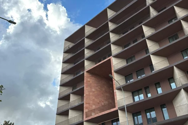 Shtepi ne shitje Apartament ne Tirane, 2+1, Mobilimi Bosh, pa mobiluar, Pagesa 397,000  Euro.