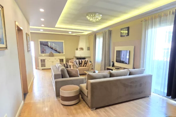 Shtepi me qera 3+1 ne Tirane - 999 Euro