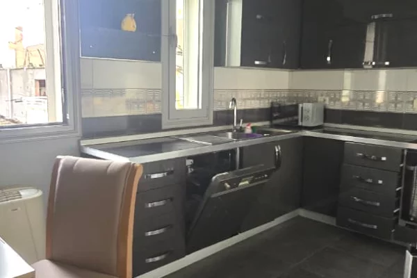 Shtepi me qera Vila Luksoze ne Tirane, 3+1, Mobilimi E mobiluar, Pagesa 999  Euro.