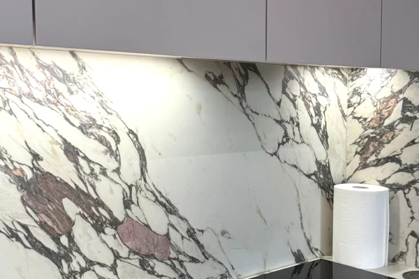 Shtepi me qera Apartament ne Tirane, 1+1, Mobilimi E mobiluar, Pagesa 1,200  Euro.