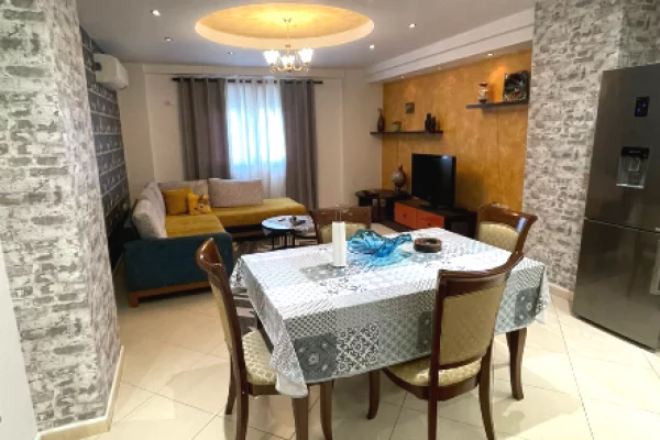 Shtepi me qera Apartament ne Tirane, 2+1, Mobilimi E mobiluar, Pagesa 1,000  Euro.