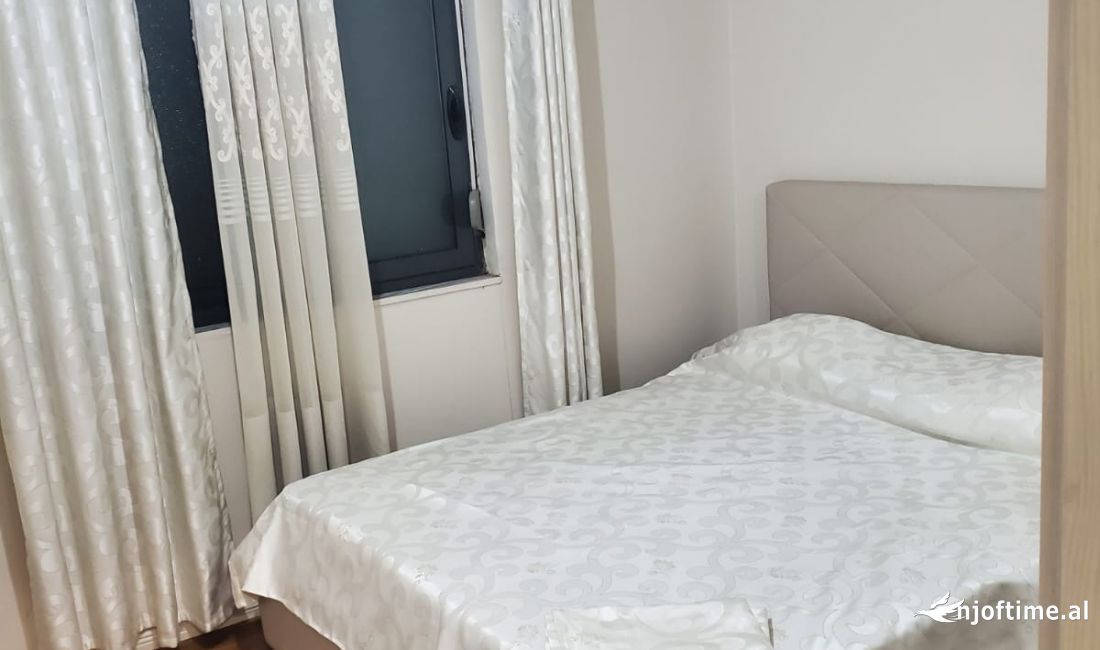 Shtepi me qera Apartament ne Tirane, 1+1, Mobilimi E mobiluar, Pagesa 450  Euro.
