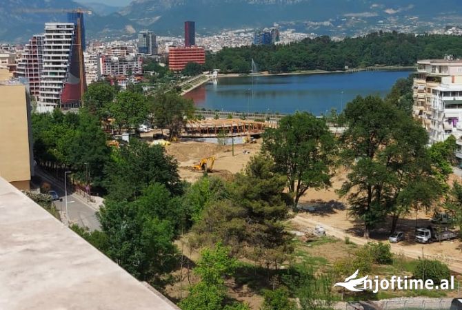 Shtepi me qera Penthose(kati i fundit panoramik) ne Tirane, 3+1, Mobilimi E mobiluar, Pagesa 1,000  Euro.