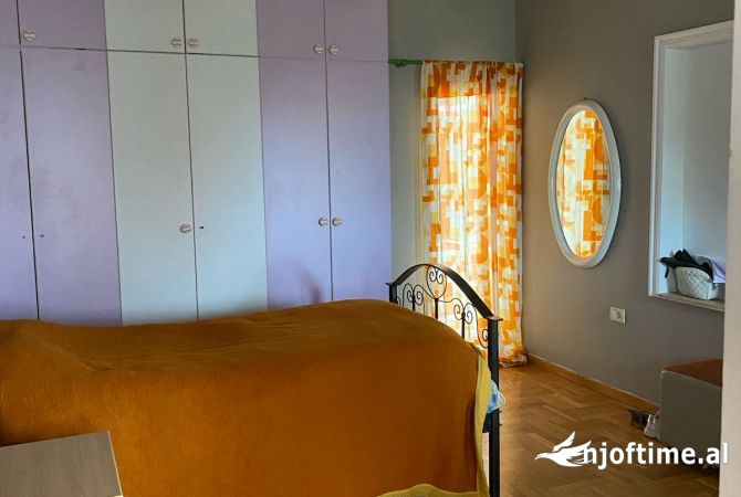 Shtepi me qera Penthose(kati i fundit panoramik) ne Tirane, 3+1, Mobilimi E mobiluar, Pagesa 1,000  Euro.