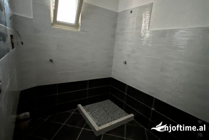 Shtepi ne shitje Vila Luksoze ne Tirane, 6+1, Mobilimi Bosh, pa mobiluar, Pagesa 586,500  Euro.