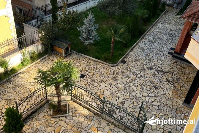 Shtepi ne shitje Vila Luksoze ne Tirane, 6+1, Mobilimi Bosh, pa mobiluar, Pagesa 586,500  Euro.