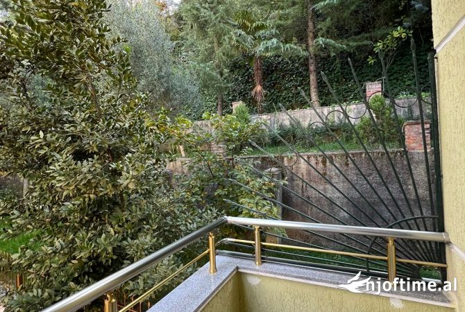 Shtepi ne shitje Vila Luksoze ne Tirane, 6+1, Mobilimi Bosh, pa mobiluar, Pagesa 586,500  Euro.