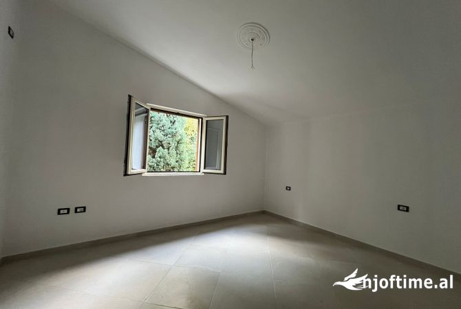 Shtepi ne shitje Vila Luksoze ne Tirane, 6+1, Mobilimi Bosh, pa mobiluar, Pagesa 586,500  Euro.