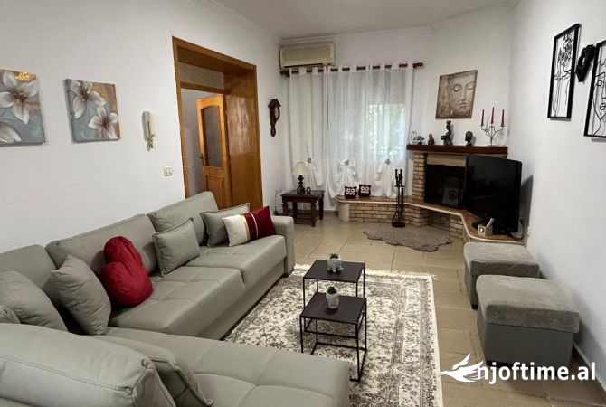 Shtepi me qera Apartament ne Tirane, 2+1, Mobilimi E mobiluar, Pagesa 800  Euro.