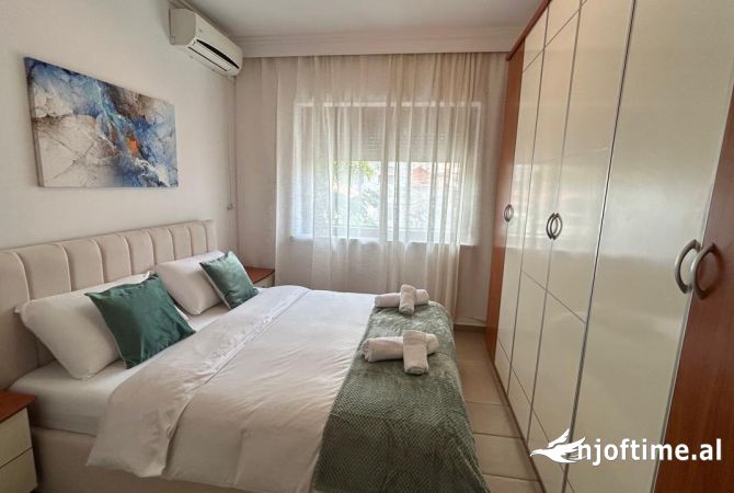 Shtepi me qera Apartament ne Tirane, 2+1, Mobilimi E mobiluar, Pagesa 800  Euro.