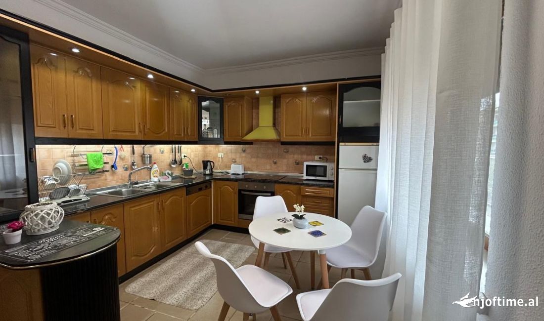 Shtepi me qera Apartament ne Tirane, 2+1, Mobilimi E mobiluar, Pagesa 800  Euro.