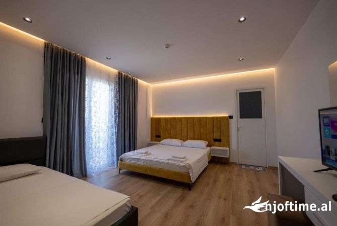 Ambiente Commerciale in Vendita 5+1 a Santa Quaranta - 2,200,000 Euro